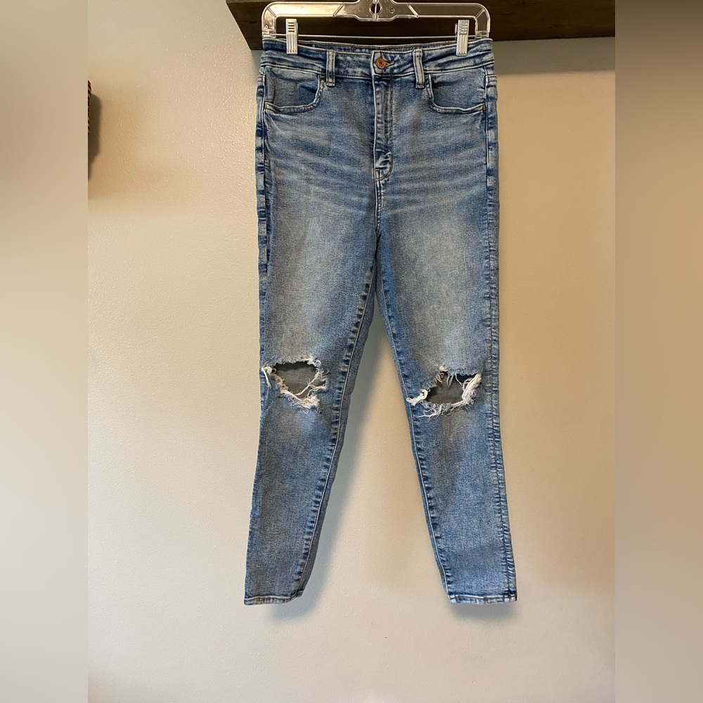 Distressed Light Jeans